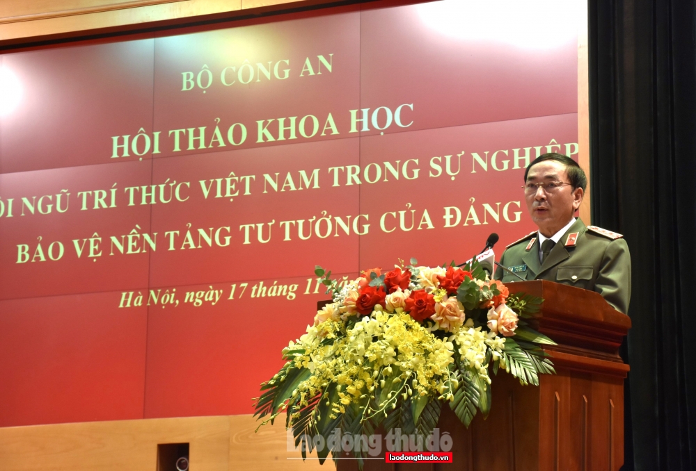 Khẳng định vai trò của đội ngũ trí thức Việt Nam trong sự nghiệp bảo vệ nền tảng tư tưởng của Đảng