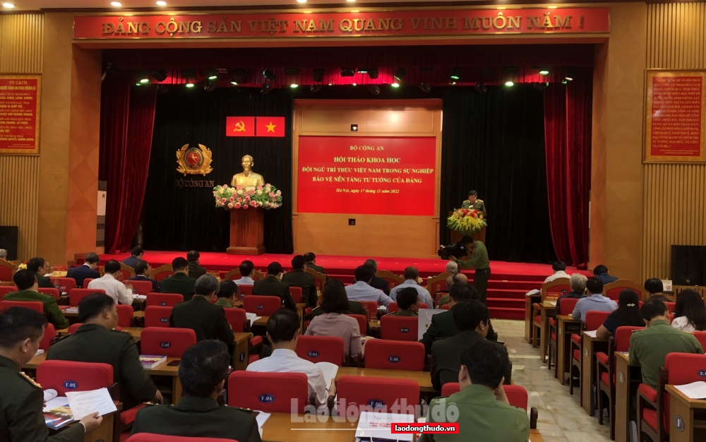Phát huy vai trò của đội ngũ trí thức Việt Nam trong sự nghiệp bảo vệ nền tảng tư tưởng của Đảng