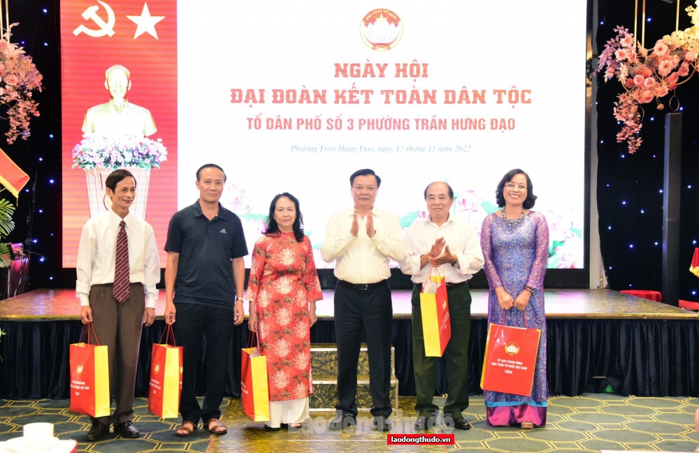 Bí thư Thành ủy Hà Nội dự Ngày hội Đại đoàn kết tại phường Trần Hưng Đạo