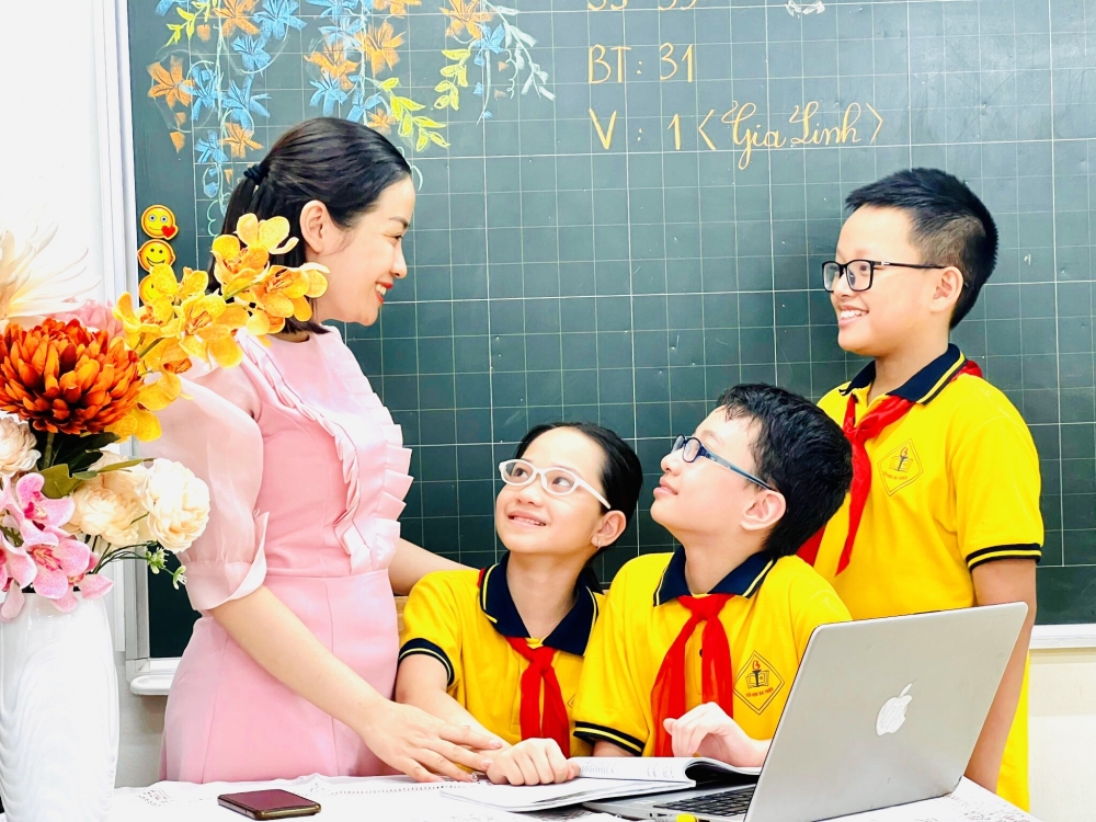 Là giáo viên chủ nhiệm, trong nhiều năm qua, cô giáo Trang luôn làm tốt công tác giảng dạy, dạy chữ, dạy người cho học sinh. (Ảnh: Q.A)