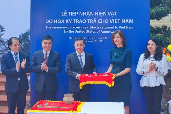 Bảo tàng Lịch sử quốc gia tiếp nhận hiện vật do Hoa Kỳ trao trả cho Việt Nam