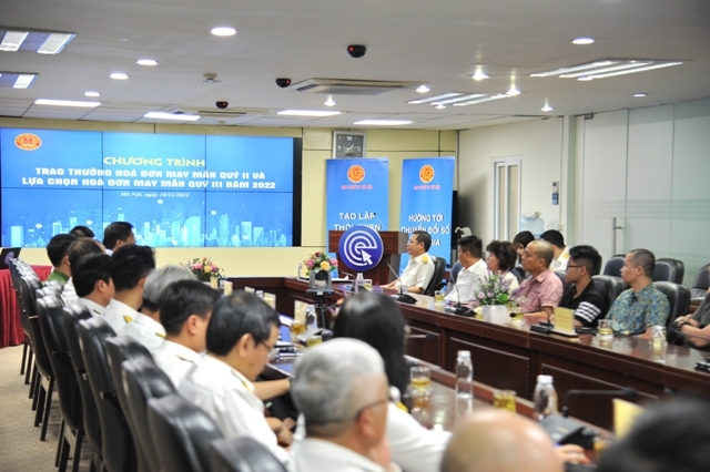 Cục Thuế thành phố Hà Nội trao thưởng “Hóa đơn may mắn” cho 19 cá nhân, hộ kinh doanh