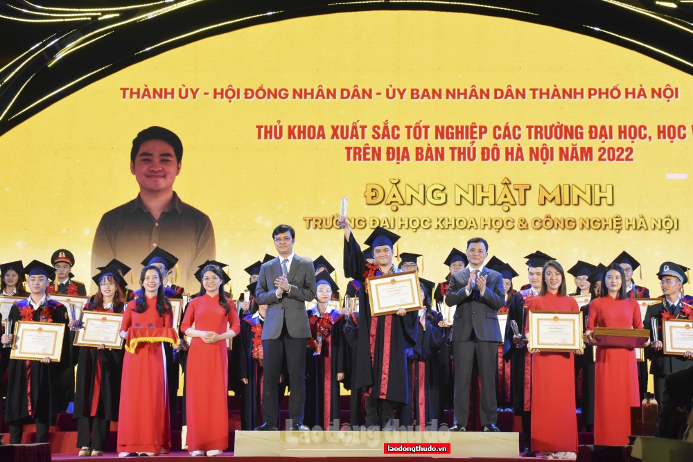 Hà Nội tuyên dương 98 thủ khoa xuất sắc năm 2022