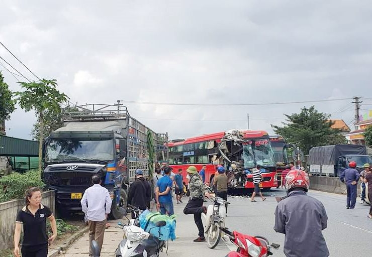 Hà Tĩnh: Va chạm liên hoàn trên Quốc lộ 1A, nhiều người thương vong