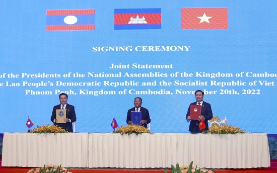 Chủ tịch Quốc hội Campuchia, Lào, Việt Nam ký Tuyên bố chung