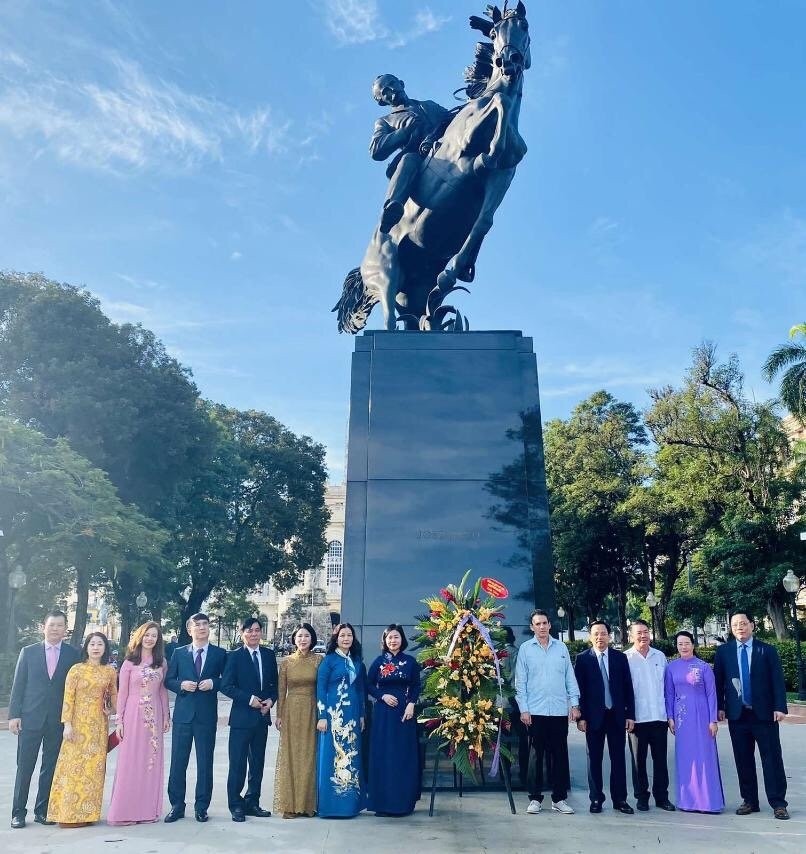 Đoàn đại biểu thành phố Hà Nội thăm và làm việc tại Cuba
