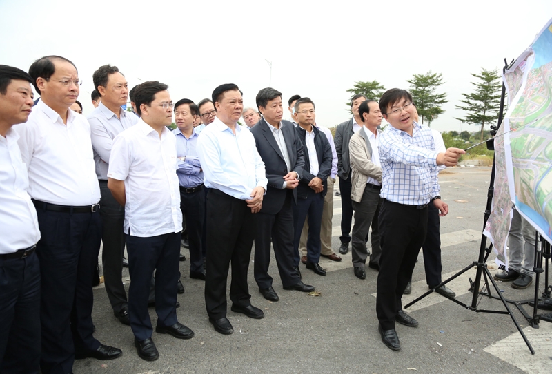 đoàn khảo sát thực địa Dự án xây dựng đường Vành đai 4 - Vùng Thủ đô trên địa bàn tỉnh Bắc Ninh.