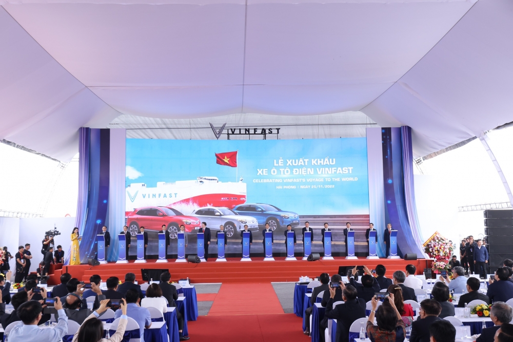 Vinfast xuất khẩu lô xe điện đầu tiên ra thế giới