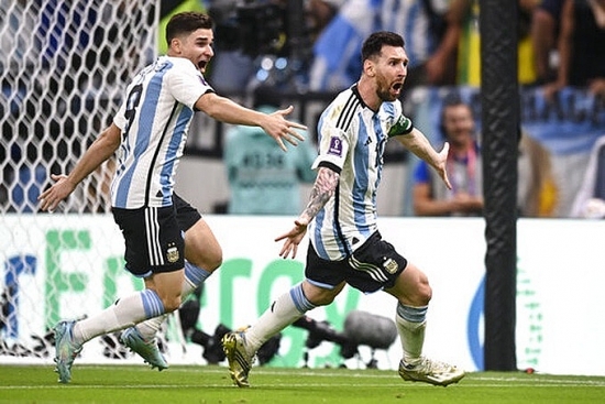 Messi tỏa sáng, Argentina giành quyền tự quyết
