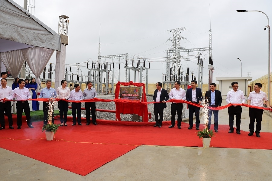Tổng công ty Điện lực miền Bắc gắn biển Công trình Đường dây Bỉm Sơn - Nga Sơn