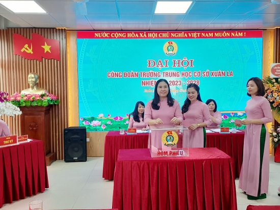 Quận Tây Hồ: Tổ chức thành công Đại hội điểm Công đoàn Trường Trung học cơ sở Xuân La