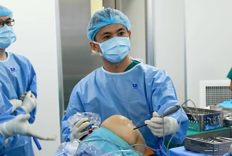 Phẫu thuật thành công cho bệnh nhân đứt 3 dây chằng khớp gối