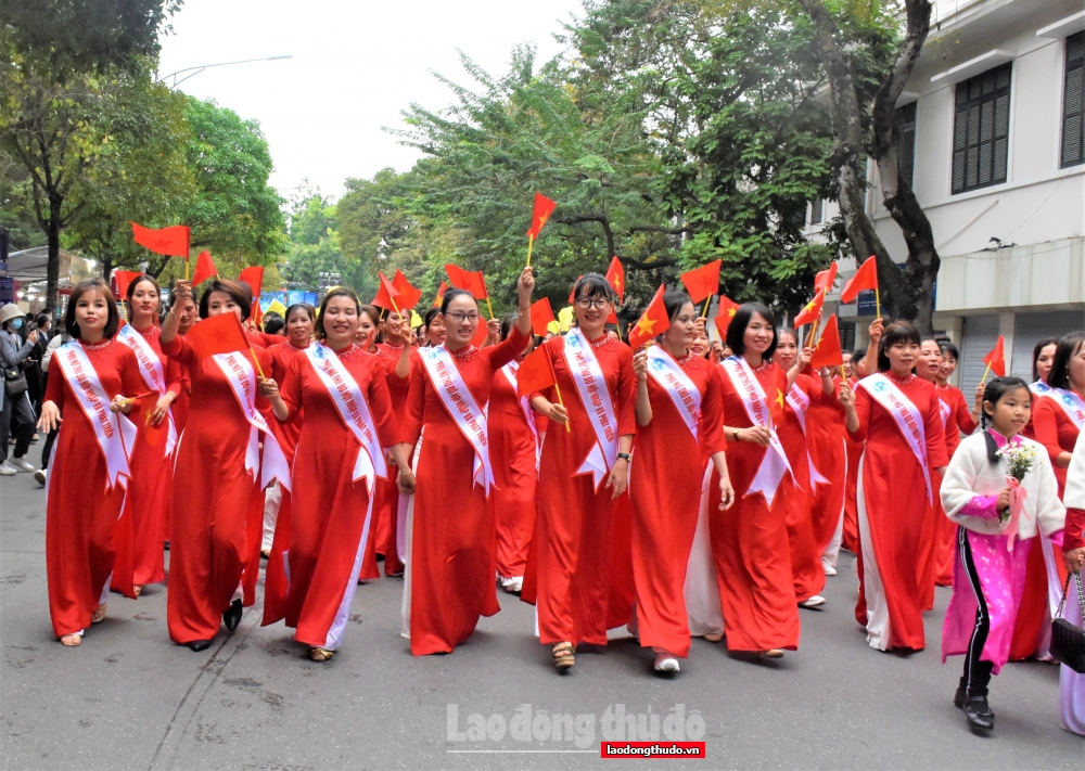 Màn đồng diễn áo dài ấn tượng của hơn 1.000 phụ nữ Thủ đô