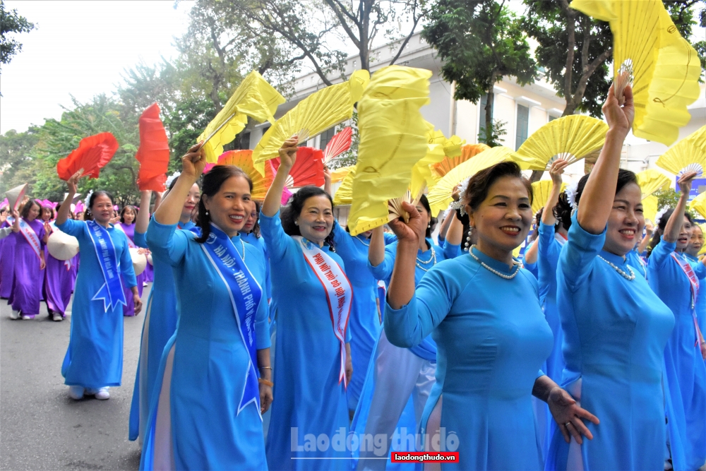 Rực rỡ chương trình đồng diễn áo dài “Phụ nữ Thủ đô hội nhập và phát triển”