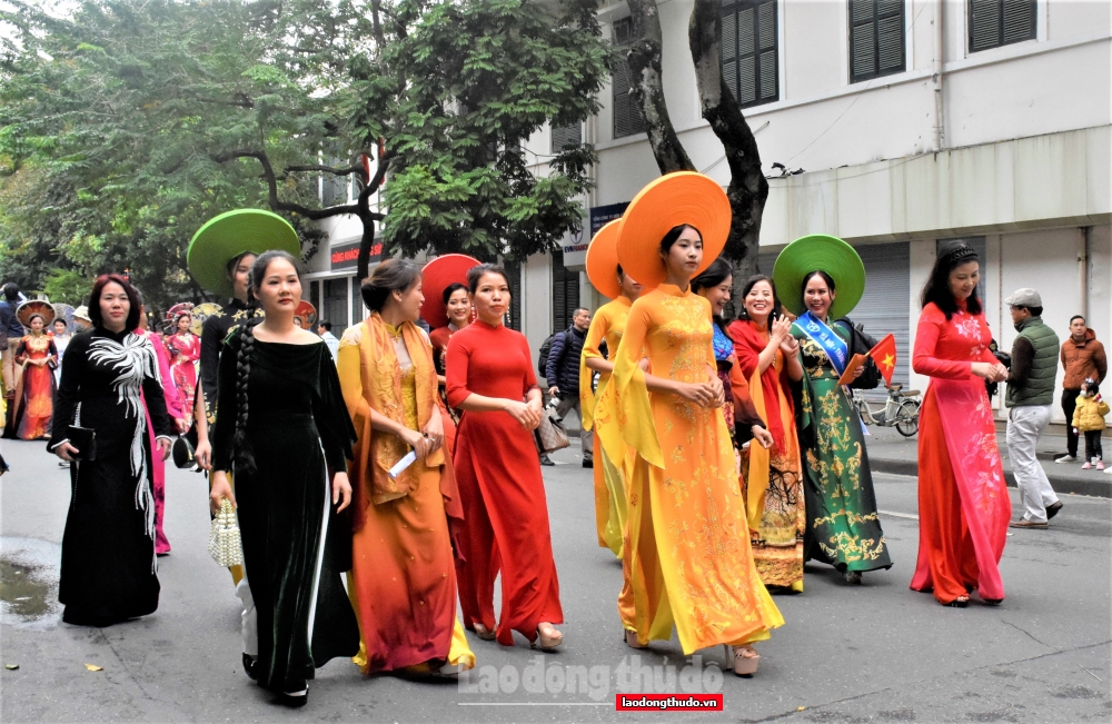 Rực rỡ chương trình đồng diễn áo dài “Phụ nữ Thủ đô hội nhập và phát triển”