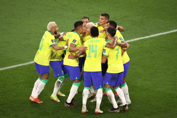 Brazil nhẹ nhàng vào tứ kết, nơi họ sẽ đối đầu với Croatia