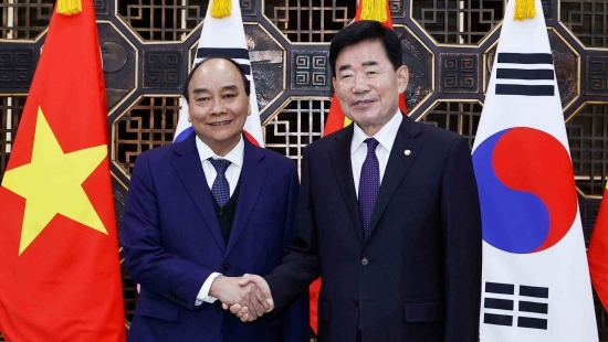 Chủ tịch nước Nguyễn Xuân Phúc hội kiến Chủ tịch Quốc hội Hàn Quốc