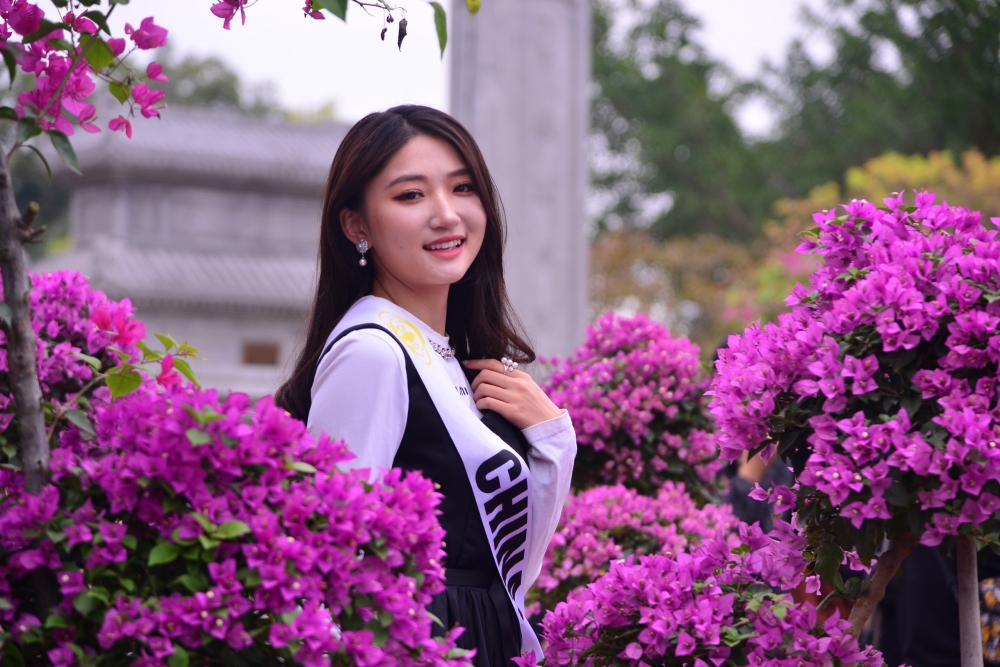 Thí sinh Hoa hậu Du lịch thế giới thích thú check in trước thềm Lễ hội hoa Mê Linh