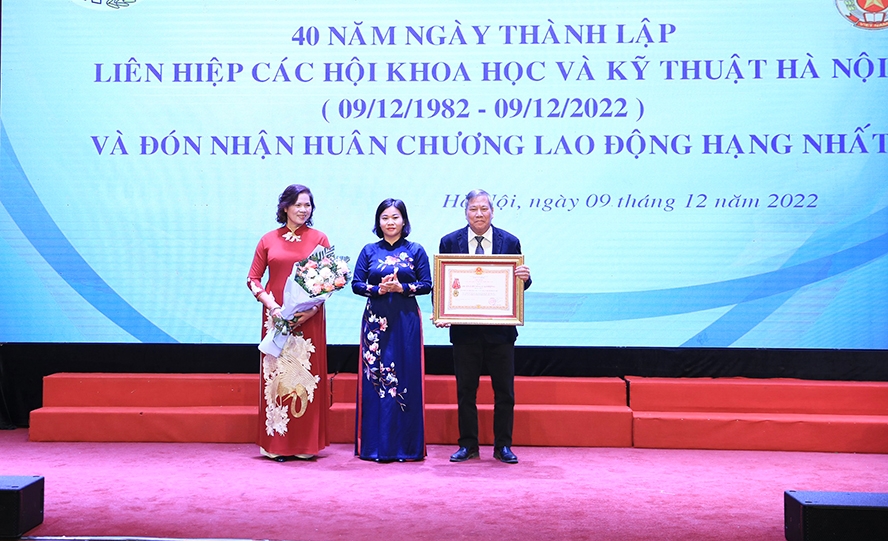 Liên hiệp các Hội Khoa học và Kỹ thuật Hà Nội vinh dự đón nhận Huân chương Lao động hạng Nhất