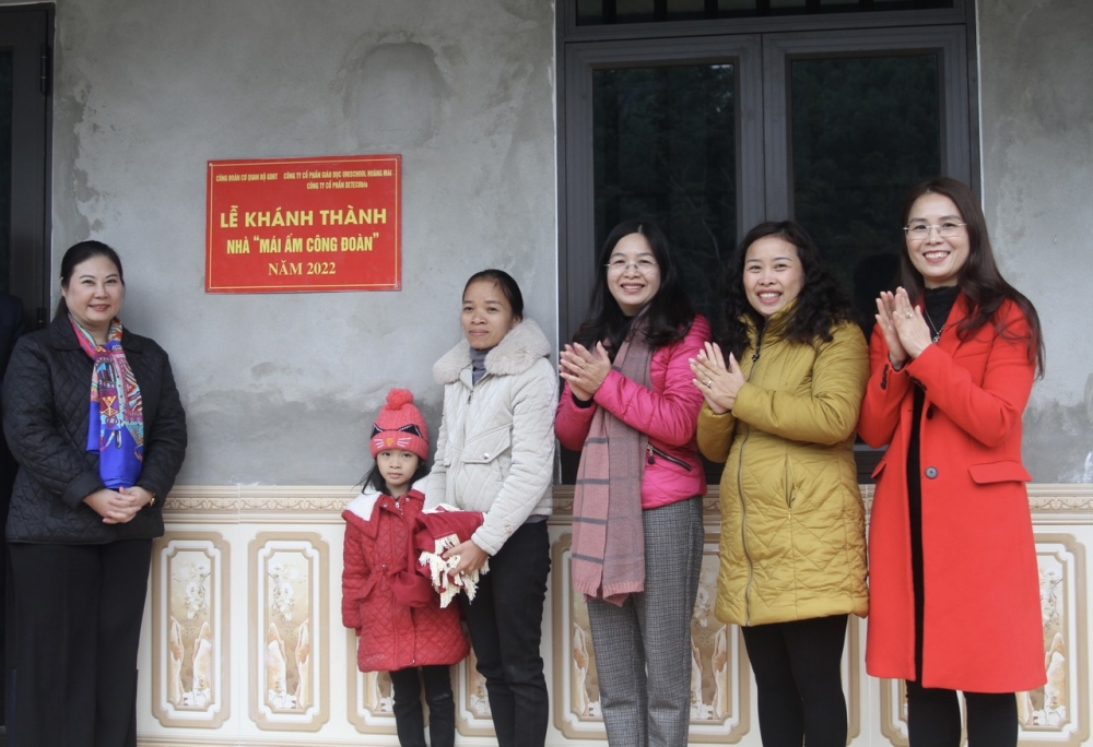 Trao kinh phí xây dựng "Mái ấm Công đoàn" cho giáo viên khó khăn ở Lạng Sơn