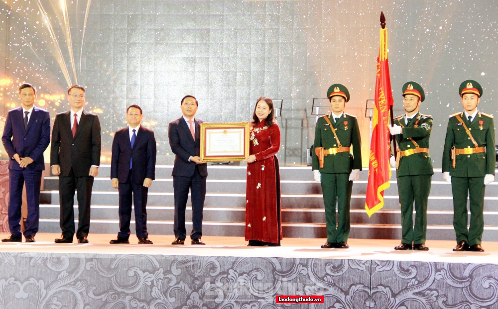 Huyện Mê Linh vinh dự đón Bằng công nhận huyện đạt chuẩn nông thôn mới