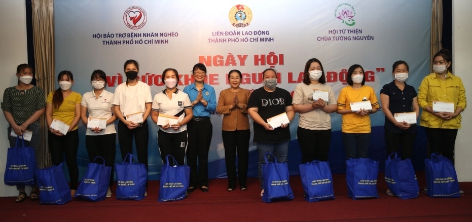TP.HCM: Khám sức khoẻ miễn phí cho 1.200 công nhân KCN Hiệp Phước