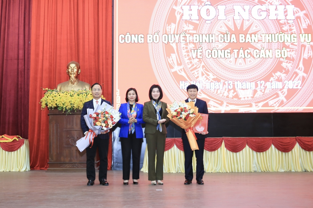 Lãnh đạo thành phố Hà Nội trao 3 quyết định về công tác cán bộ