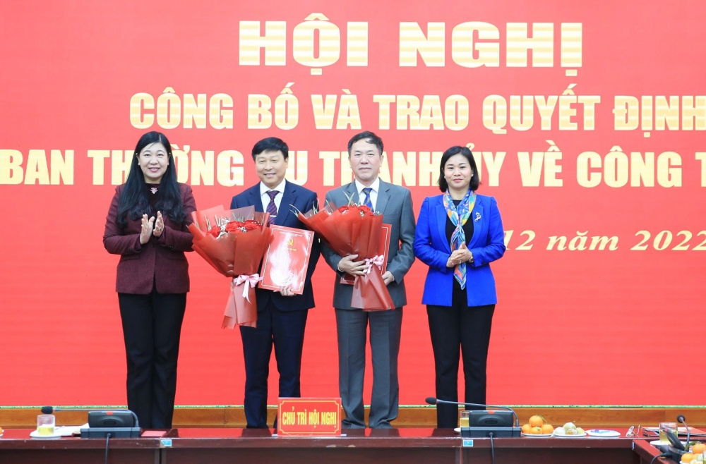 Phó Bí thư Thường trực Thành ủy Hà Nội trao 3 Quyết định về công tác cán bộ