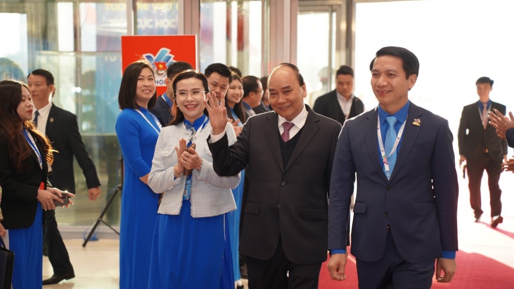 Nguyễn Xuân Phúc, Ủy viên Bộ Chính trị, Chủ tịch nước CHXHCN Việt Nam chụp ảnh lưu niệm cùng các đại biểu trẻ