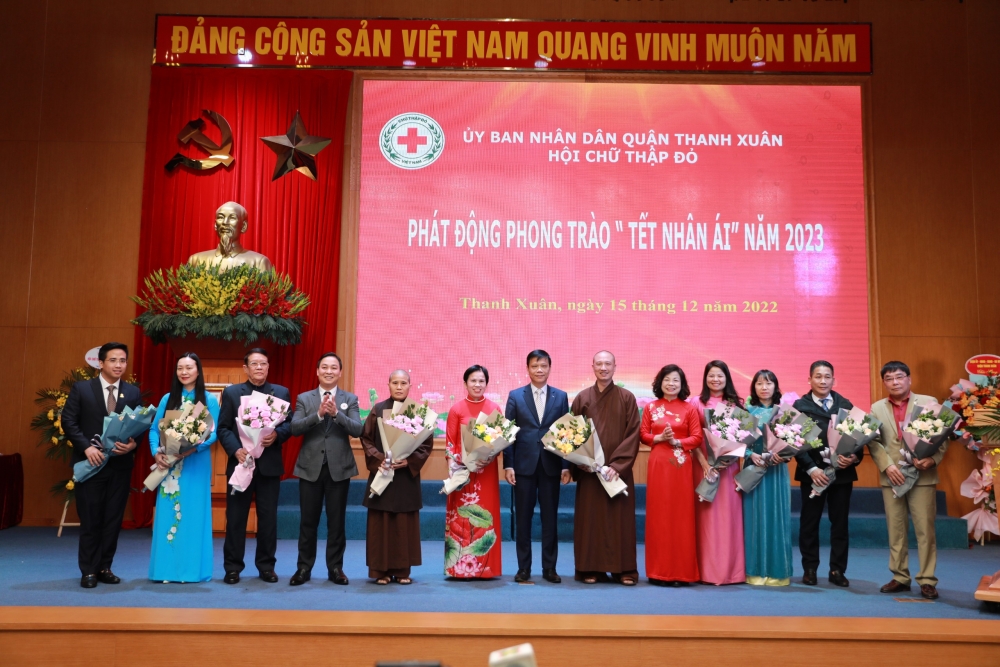 Hội Chữ thập đỏ quận Thanh Xuân vinh dự đón nhận Huân chương Lao động hạng Nhất