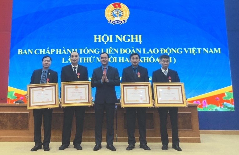 Bầu bổ sung 2 Ủy viên Đoàn Chủ tịch và 11 Ủy viên Ban Chấp hành Tổng LĐLĐ Việt Nam