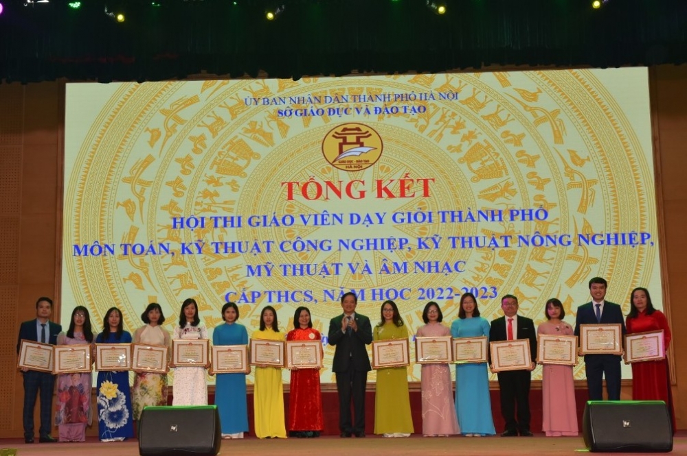 Hà Nội trao thưởng cho 178 giáo viên dạy giỏi cấp Thành phố