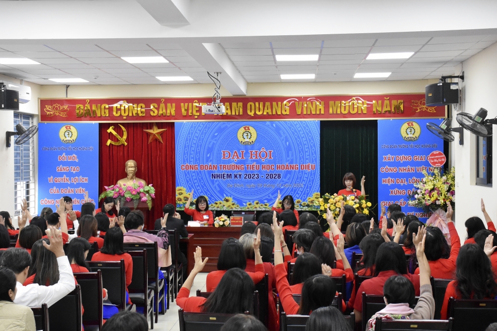 LĐLĐ quận Ba Đình đã chỉ đạo 3 CĐCS đại diện khối hành chính sự nghiệp, trường học và doanh nghiệp tổ chức Đại hội điểm nhiệm kỳ 2023-2028.