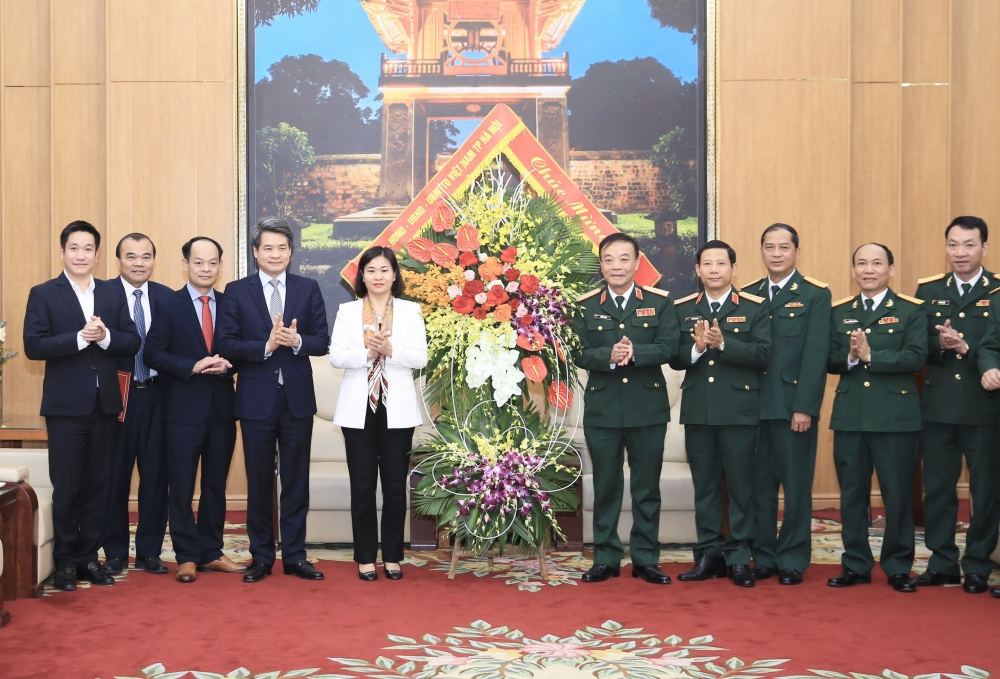 Lãnh đạo thành phố Hà Nội thăm, chúc mừng Bộ Tư lệnh Thủ đô
