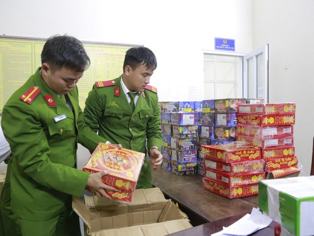 Hà Tĩnh: Triệt phá đường dây buôn bán hơn 300kg pháo