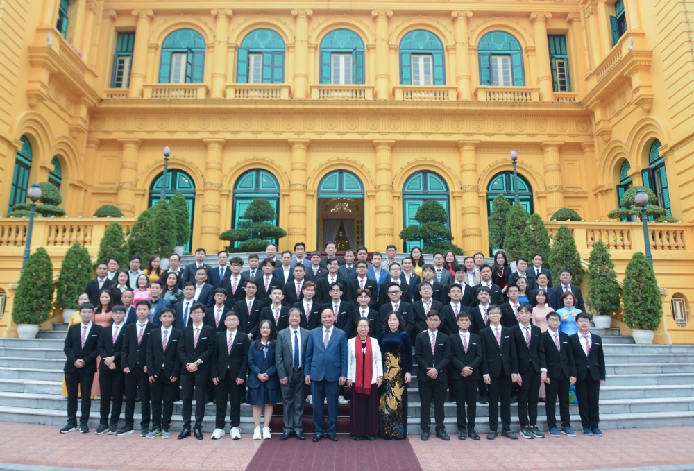 Chủ tịch nước gặp mặt, biểu dương học sinh đoạt giải Olympic và Khoa học kỹ thuật quốc tế