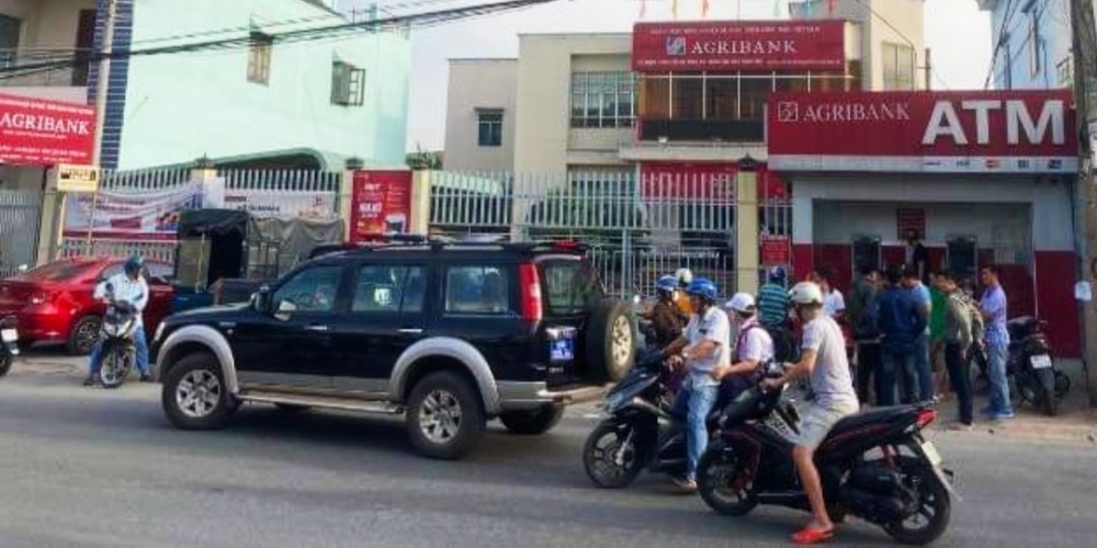 Đồng Nai: Truy bắt tên cướp dùng súng cướp tiền tại ngân hàng