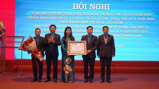 LĐLĐ quận Nam Từ Liêm đón nhận Bằng khen của Thủ tướng Chính phủ