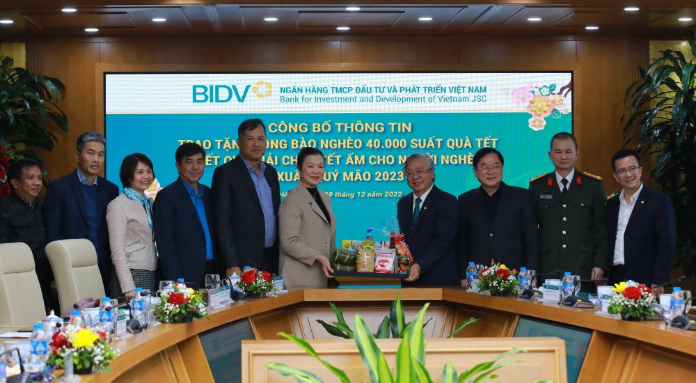 BIDV tặng quà Tết trị giá 1 tỷ đồng cho công nhân lao động nghèo tại 63 tỉnh, thành phố