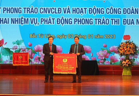 LĐLĐ quận Bắc Từ Liêm được tặng Cờ thi đua của Tổng LĐLĐ Việt Nam