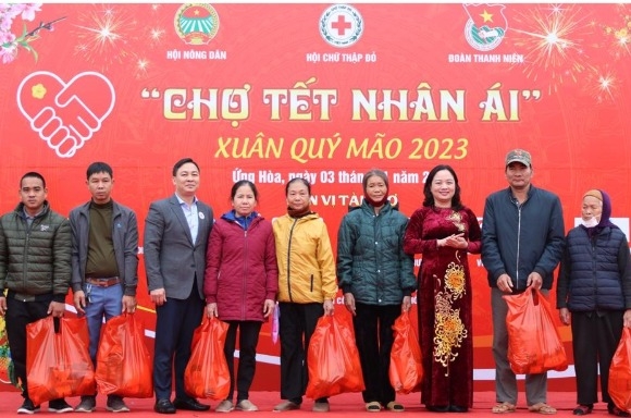 Huyện Ứng Hòa: Chung tay chia sẻ cùng cộng đồng đón Tết an vui