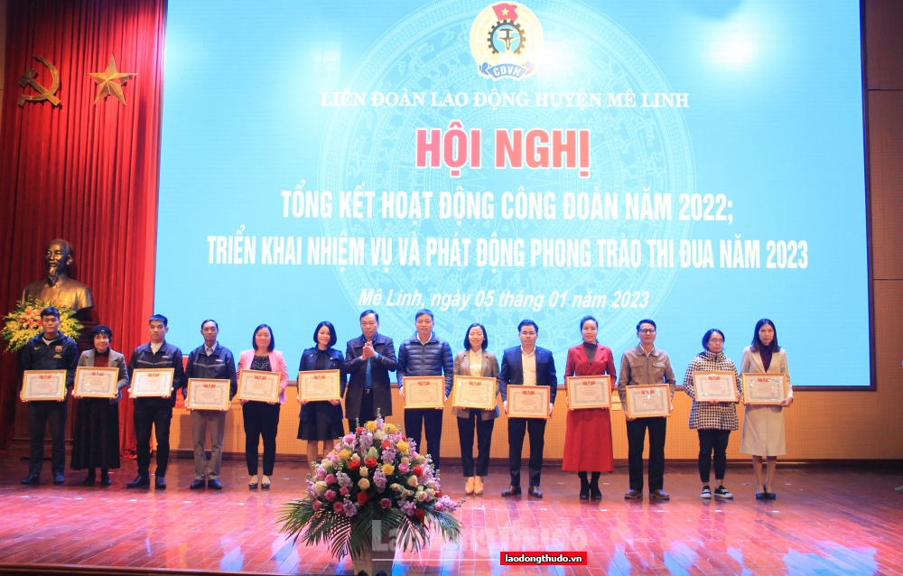 LĐLĐ huyện Mê Linh vinh dự nhận Cờ thi đua xuất sắc năm 2022 của LĐLĐ Thành phố