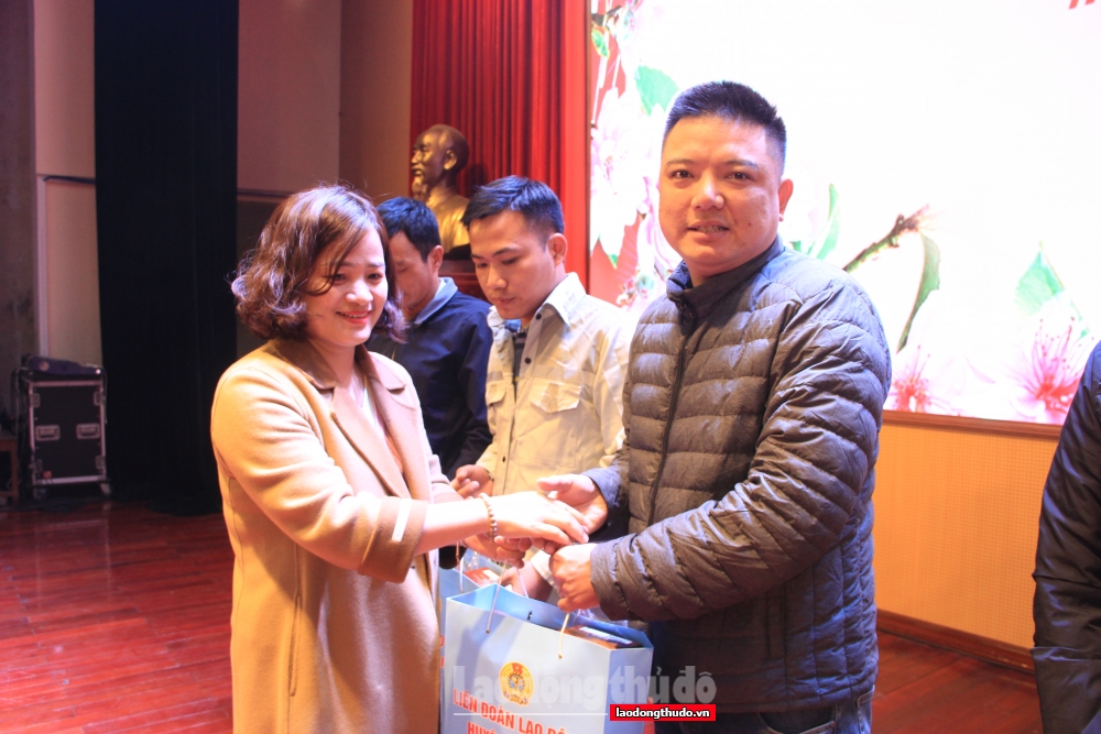 Trên 500 suất quà Tết được trao cho đoàn viên, người lao động khó khăn huyện Mê Linh