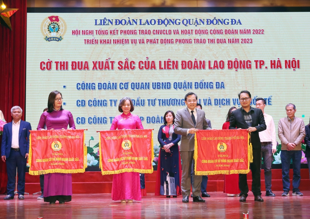 LĐLĐ quận Đống Đa: Vinh dự nhận Cờ thi đua xuất sắc của Tổng LĐLĐ Việt Nam