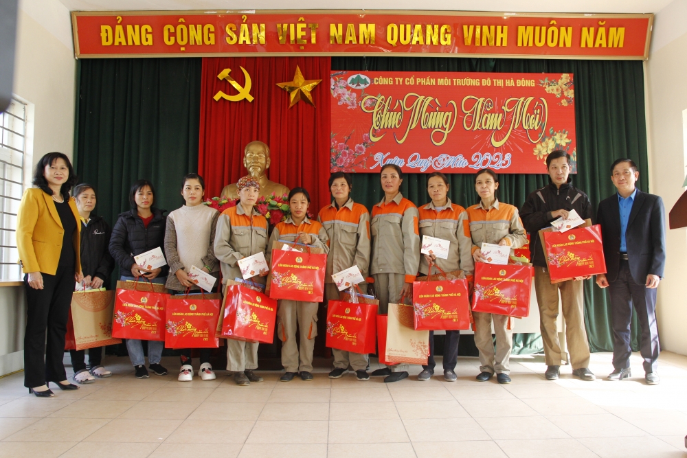 Tổ chức Công đoàn Thủ đô thăm, tặng quà công nhân lao động dịp Tết Nguyên đán