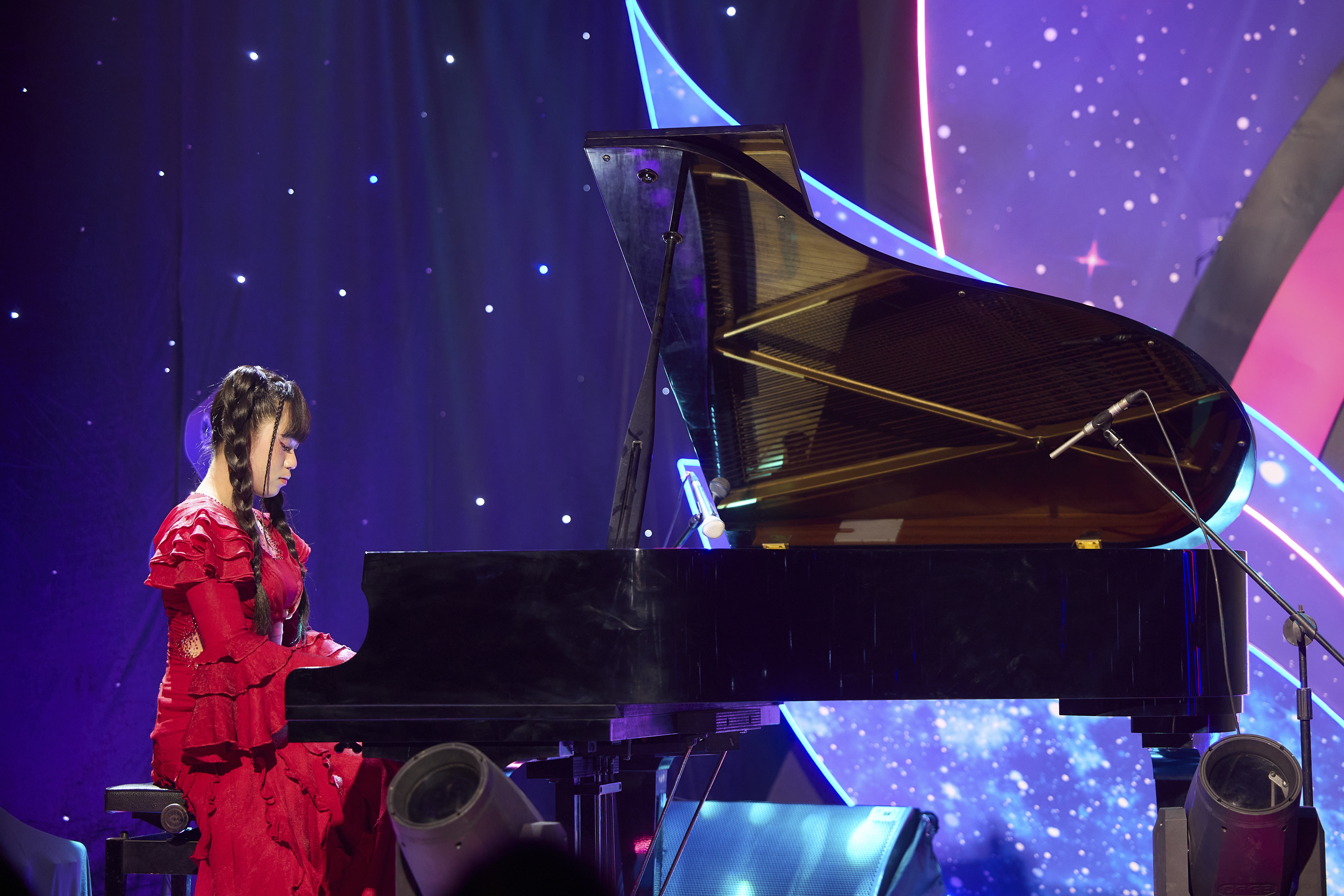 Bella Vũ giành giải Vàng quốc tế độc tấu piano tại Hà Nội