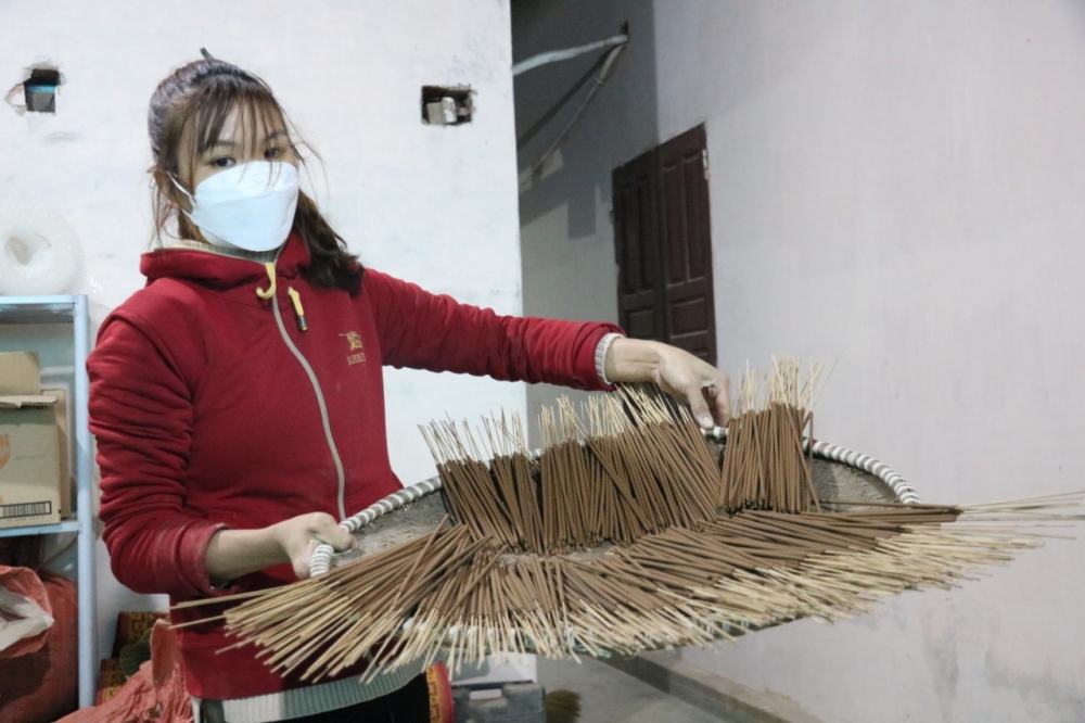 Hà Tĩnh: Phúc Trạch vào mùa sản xuất hương trầm phục vụ Tết Nguyên đán Quý Mão