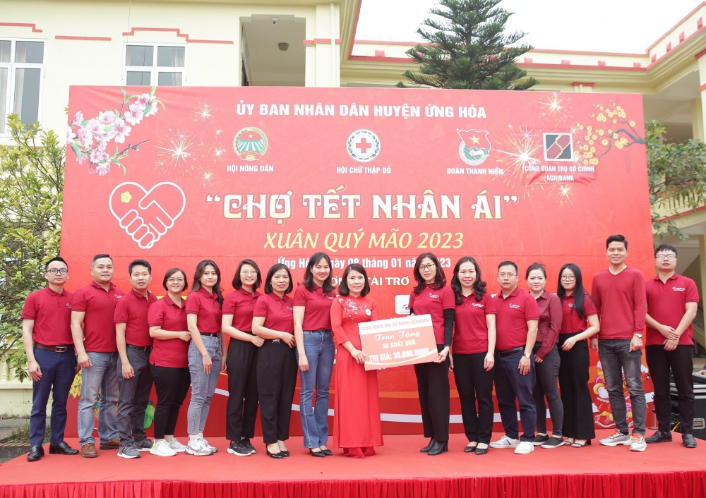 Huyện Ứng Hòa: 250 hộ dân được nhận quà từ chương trình 