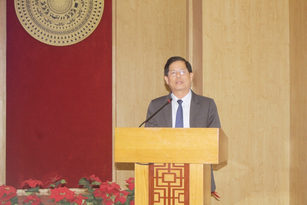 Ông Nguyễn Tân Tuấn, Chủ tịch UBND tỉnh Khánh Hòa thông tin đến báo chí. (Ảnh: Hương Thảo)