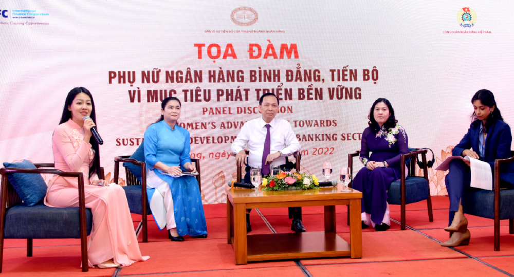 Đồng chí Đào Minh Tú - Phó Thống đốc Thường trực NHNN, Chủ tịch CĐNHVN tại Tọa đàm phụ nữ Ngân hàng bình đẳng, tiến bộ vì mục tiêu phát triển bền vững.